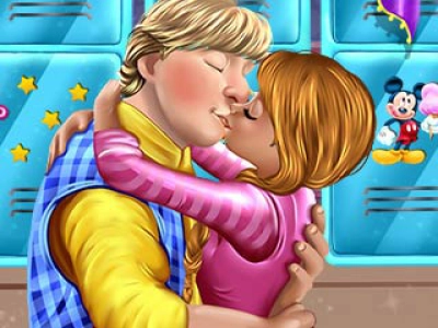 Anna and Kristoff sweet kissing game screenshot